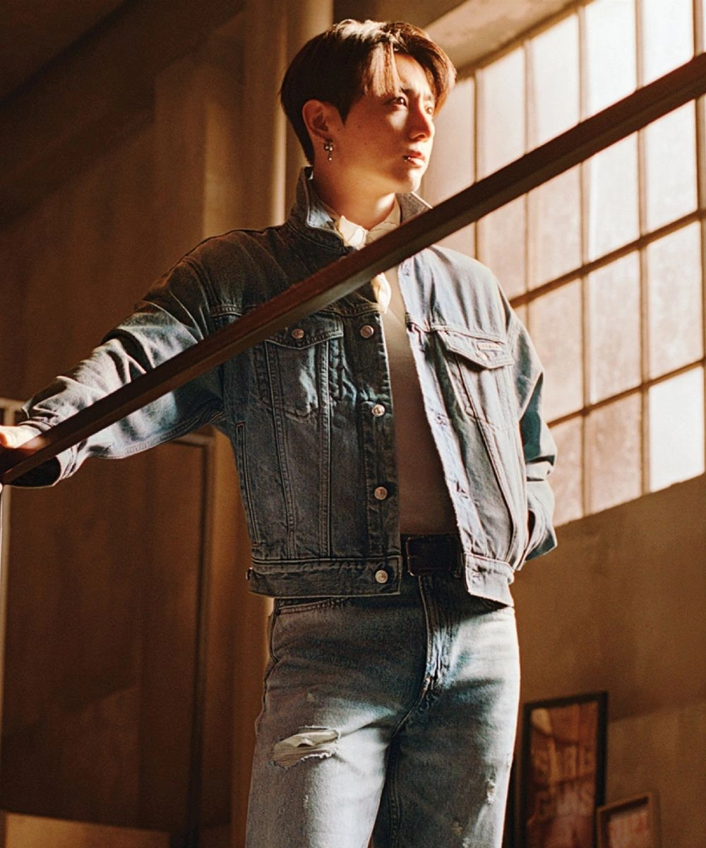 Jungkook Calvin Klein 90s Denim Trucker Jacket Blue